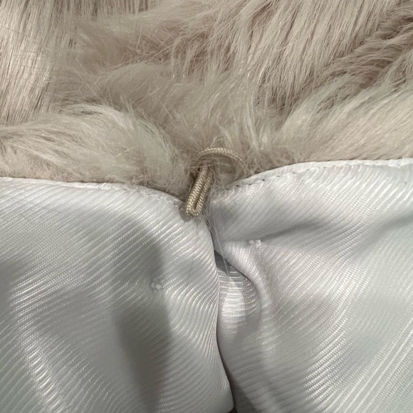 Banana Republic, faux fur lined vest, XL, Winter White with silver essence - Picture 8 of 8